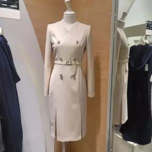 [하프클럽/더아이잗뉴욕]더아이잗2023봄 최신상   브이넥정장밸트원피스