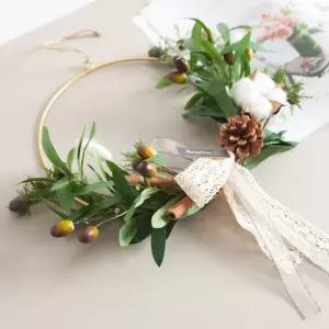 올리브 조화 꽃 리스 벽장식 솔방울메탈링 27cm 인테리어 녹색 식물 벽걸이 현관 문