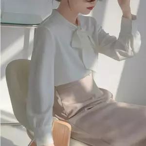 [오노마] ONM 여성 리본 스카프 포인트 새틴블라우스 오피스룩 새틴 (S14214850)