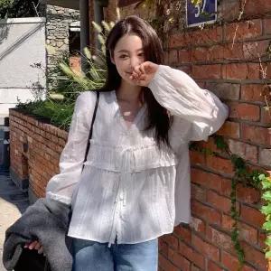 [코코블랑] 딜락 브이 셔링 블라우스