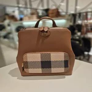 [닥스] DCBA6E680 [GREAT HOUSE CHECK PVC] 브라운 빅하우스체크 백팩 닥스핸드백가방