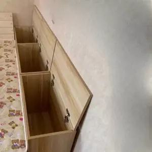 원목 틈새 선반 여는 단일도어 위로 간이 틈새선반 도어