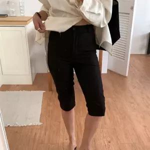 여자 카프리팬츠 5부 슬림핏 블랙 바이커 가을 반바지
