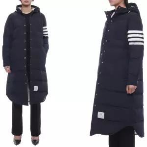 [롯데백화점]톰브라운 25FW 여성 사선 스트라이프 다운 롱패딩 FOD025X 05222 415 25F