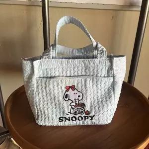 숄더백 스누피 에코백 토트백 귀여운 가방 모자 자수 핸드백 새롭게 출시된 대용량 플러시 스타일리시하고