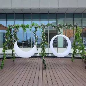 야외 흔들의자 달모양 의자 초승달 정원 카페 전시회