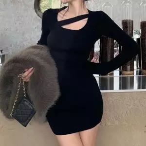 블랙 미니원피스 페미닌원피스 슬림원피스 모임룩 데이트룩 슬림 포인트원피스
