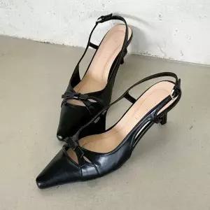 [하프클럽/]정장 오피스 룩 여성 샌들 힐 리본 뾰족 구두 슬링백