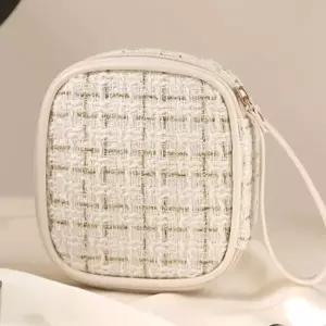 [하프클럽/]렌즈 립스틱 뷰러 생리대 고급 미니 파우치