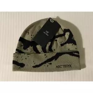 뉴 아크테릭스 그로토 토크 비니 희귀 서식지 블랙 60 MSRP 매진!