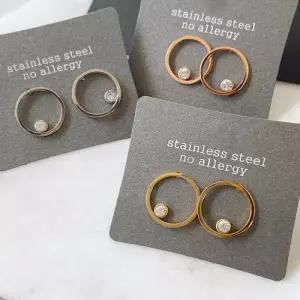 실가락 서클 큐빅지르코니아 써지컬 귀걸이 eps6639