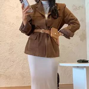 [하프클럽/셀러허브_여성트랜드패션]여자 카라넥 베이직 주머니 세무 어깨