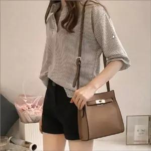 [하프클럽/셀러허브_여성트랜드패션]여자 카라 스트라이프 셔츠 v넥 세로