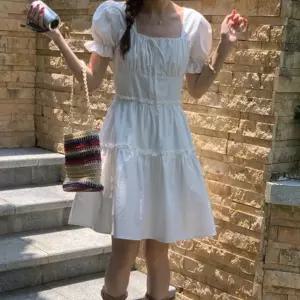 여자 러블리 데이트룩 여름 퍼프소매 캉캉 미니 원피스