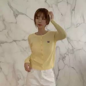 [하프클럽/]여성 기본 슬림 라운드넥 자수 일상 가디건