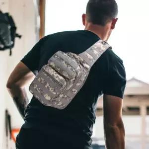 남녀공용 아웃도어 데일리 스타일 수납력 좋은 밀리터리 슬링백 크로스백 운동슬링백