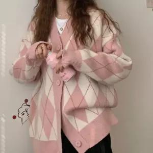 아가일 니트가디건포켓 라운드넥 일가디건 은은한 피크닉룩 특이한 커플템 캐주얼무드 데일리 여성코디 베