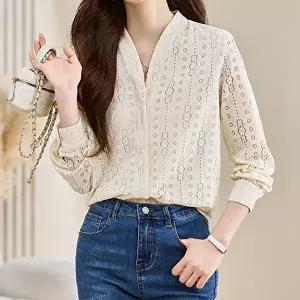 [패션시그널]플라워펀칭패턴 블라우스 67C24C