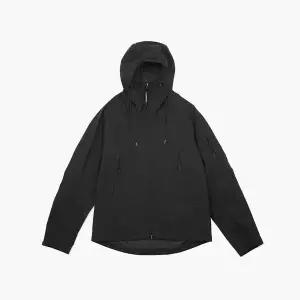 [CP컴퍼니]26SS 프로텍 암렌즈 후드 자켓 블랙 20CMOW011A110264A999