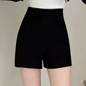 하이웨스트 A라인 핫팬츠 기모안감 블랙 숏팬츠 뒷지퍼 데일리팬츠 여성반바지