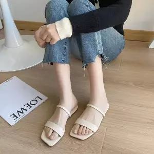 여자 미니멀 모던 슬리퍼 세련된 디자인 깔끔한 스트랩 플랫슈즈