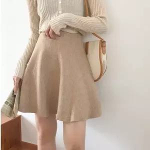 봄 가을 미니 스커트 플레어 숏 짧은 치마 데이트 룩 (WFKBW9P)