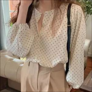 블라우스 러블리 쉬폰 여성 데이트룩 도트 프릴 퍼프소매 (WFKBXCP)