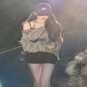 여성 봄 가을 루즈핏 스트라이프 오프숄더 긴팔티셔츠 스트라이프티셔츠