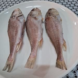 손질과 염장 반건조냉동 침조기 28cm 제수용및밥반찬 세마리
