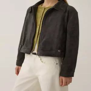 [리스트][LIST] 미니멀 스웨이드 크롭 재킷 TWWJPP72020