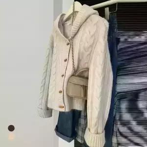 KARRA 우드버튼후드가디건_A5W0043