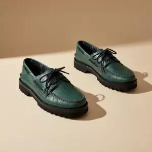 MALBON X SPERRY 악어 엠보가죽 보트슈즈 GREEN MAN)