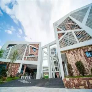 [출발확정][럭셔리힐튼호텔+노팁/노옵션/천문호선쇼/대협곡+유리다리/전신마사지/십리화랑/보봉호/장가계공항VIP라운지]장가계 6일