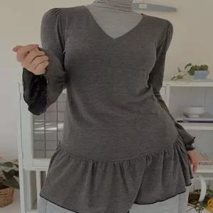 [엘루이즈][엘루이즈] [국내제작쫀득스판] 플로에 브이넥 프릴소매 레이어드 미니 원피스(2color)