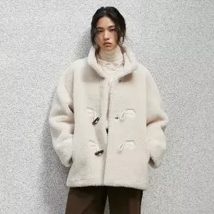 [LAP] 랩 [인플루언서 착용]토글장식 페이크 시어링 무스탕 AR4MZA61