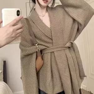 로브형 루즈핏 도톰가디건 (KYR-WFK4ZDY)