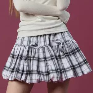 [KOLEAT]기모 벌룬 체크 리본 플레어 밴딩 미니스커트 [WHITE] 치마바지 ver.