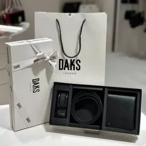 [국내백화점] 닥스 남자벨트 기본아이템 깔끔스타일 출근코디 신사룩 블랙컬러 브라운컬러 브랜드잡화