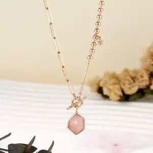[신세계라이브쇼핑][비앤비골드] 18K 로즈쿼츠 토글바 언발 체인 목걸이 SNN42390