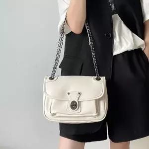 다이아 퀼팅 체인 스트랩 미니 크로스백