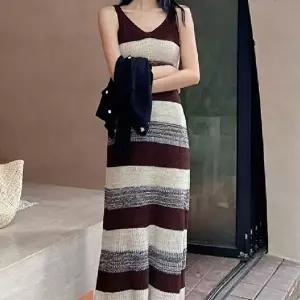 갈색 계열 배색 포인트 민소매 니트 원피스 해외여행 (KYR-WFFVS8Z)