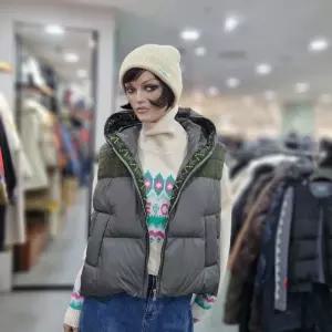 베네통/애플아울렛/니트 배색 후드 구스 패딩 베스트/BAPD61461