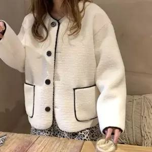 양털 노카라 점퍼 포근하고 부드러운 촉감 단추 오픈클로징 엣지 포인트 세련된 여성 가디건