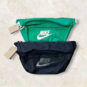 나이키 테크 힙팩 슬링백 블랙 그린 BA5751 010 365 국내매장판