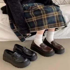 여성 2컬러 클래식무드 통굽 레이스업 플랫슈즈 로퍼