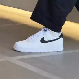 나이키 에어 포스 1 07 스니커즈 화이트 블랙 CT2302-100