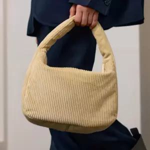 [슈펜] 코듀로이 패딩 호보백 (HPABCD4T02-T)