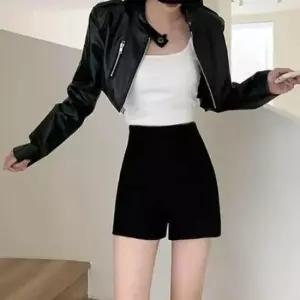 [의류] 기모 핫팬츠 짧은 길이감으로 더욱 슬림하게 연출해주는 겨울 숏바지 겨울 여성 반바지 숏팬츠