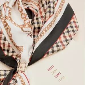 [닥스](강남점)DCSC2F824 [DAKS GIFT] 아이보리 체크체인 PETIT 삼각 스카프&링 세트