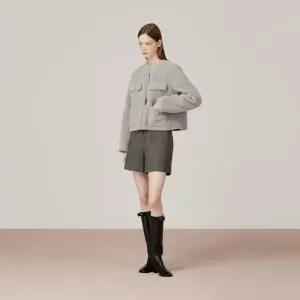 [롯데백화점]DEWL 라운드넥 에코퍼 자켓 D254PSG338